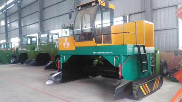 羊糞發(fā)酵翻堆機