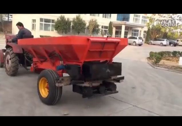 自動撒肥機效果驚人_有機肥設(shè)備視頻