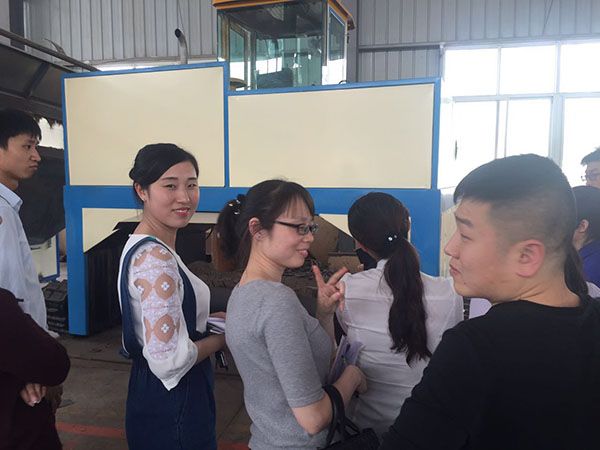 我公司組織員工去設(shè)備廠參觀學習圖3 我公司組織員工去設(shè)備廠參觀學習圖3