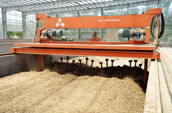 如何利用翻拋機制作豬糞有機肥？