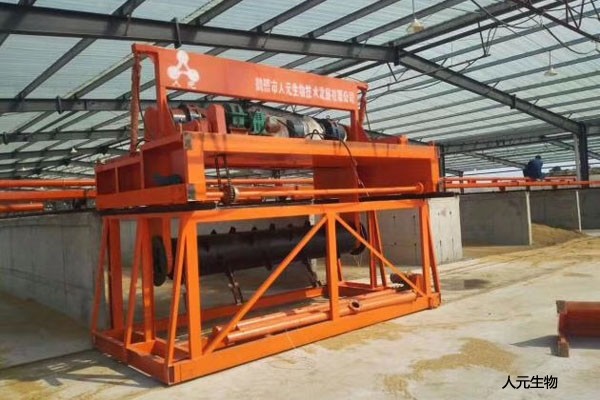 行車(chē)翻拋機(jī)告訴你使用有機(jī)肥行車(chē)翻堆機(jī)處理糞便的方法