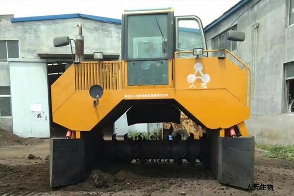 有機(jī)肥發(fā)酵翻堆機(jī)有哪些優(yōu)勢？