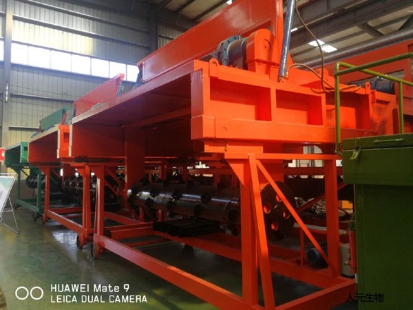 豬糞雞糞牛糞翻拋機(jī)車間建設(shè)方法價(jià)格型號(hào)