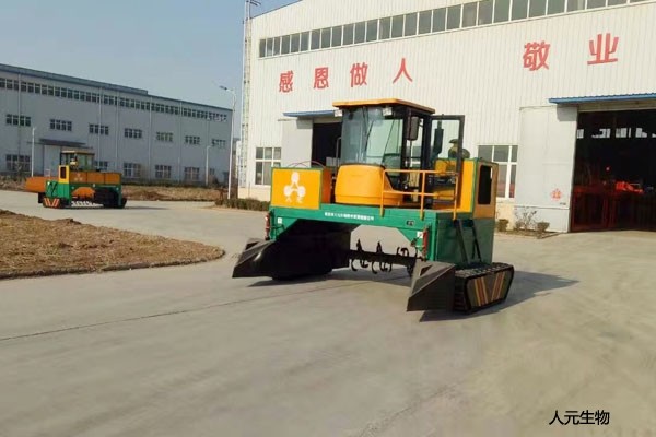 履帶式翻堆機(jī)工作原理簡(jiǎn)單，翻堆效果卻不錯(cuò)