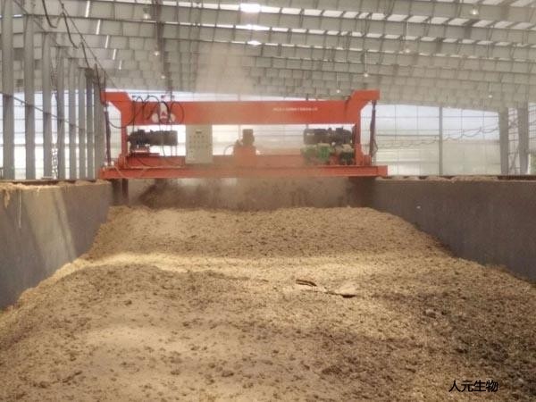 4米跨度雞糞槽式翻拋機(jī)的使用效果如何？