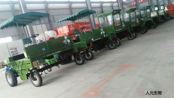 自走式翻堆機(jī)用途與優(yōu)點(diǎn)，解決糞污發(fā)酵慢的問(wèn)題！