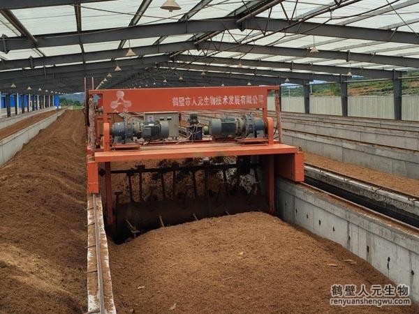 山西自走式翻堆機(jī)的價(jià)格是多少