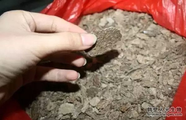 1噸雞糞可以發(fā)酵生產(chǎn)多少有機(jī)肥？這種雞糞有機(jī)肥是酸性還是堿性